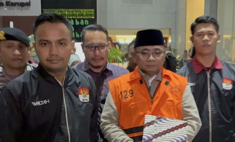 Eks-Menteri Agama (Menag) Yaqut Cholil Qoumas alias Gus Yaqut langsung ditahan KPK setelah diperiksa sebagai tersangka, Kamis (12/3/2026).