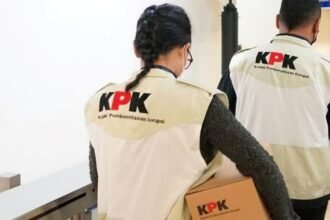 Ilustrasi petugas Komisi Pemberantasan Korupsi (KPK) saat melakukan Operasi Tangkap Tangan (OTT).