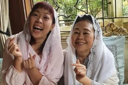 Inayah Wahid dan sang ibu Sinta Nuriyah Wahid.