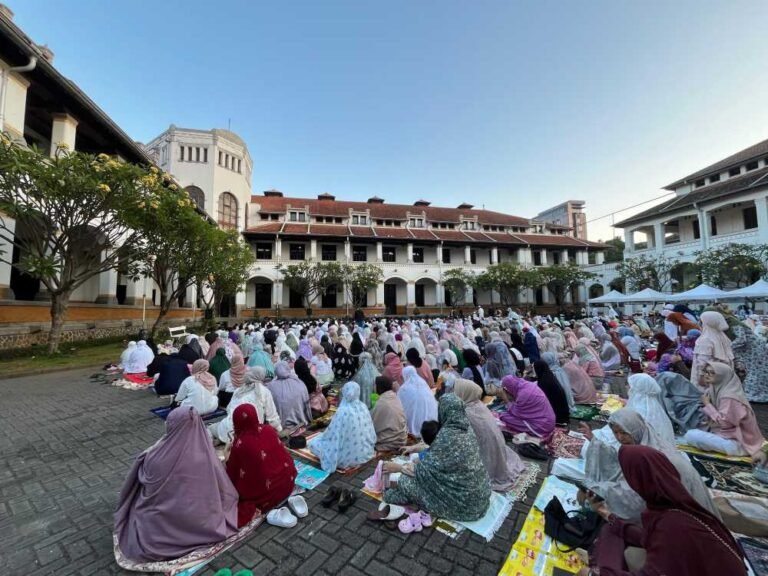 Suasana Salat Idulfitri 2025 di Lawang Sewu, Kota Semarang. (Dok. KAI Semarang)