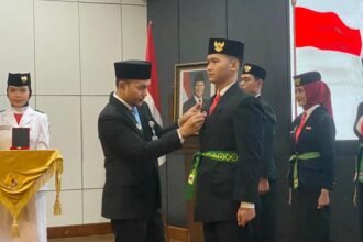 Wali Kota Solo Respati Ardi mengukuhkan Duta Pancasila Paskibraka Indonesia (DPPI) Kota Solo Periode 2026-2030, di Balai Tawangarum Balai Kota Solo, Kamis (5/3/2026).