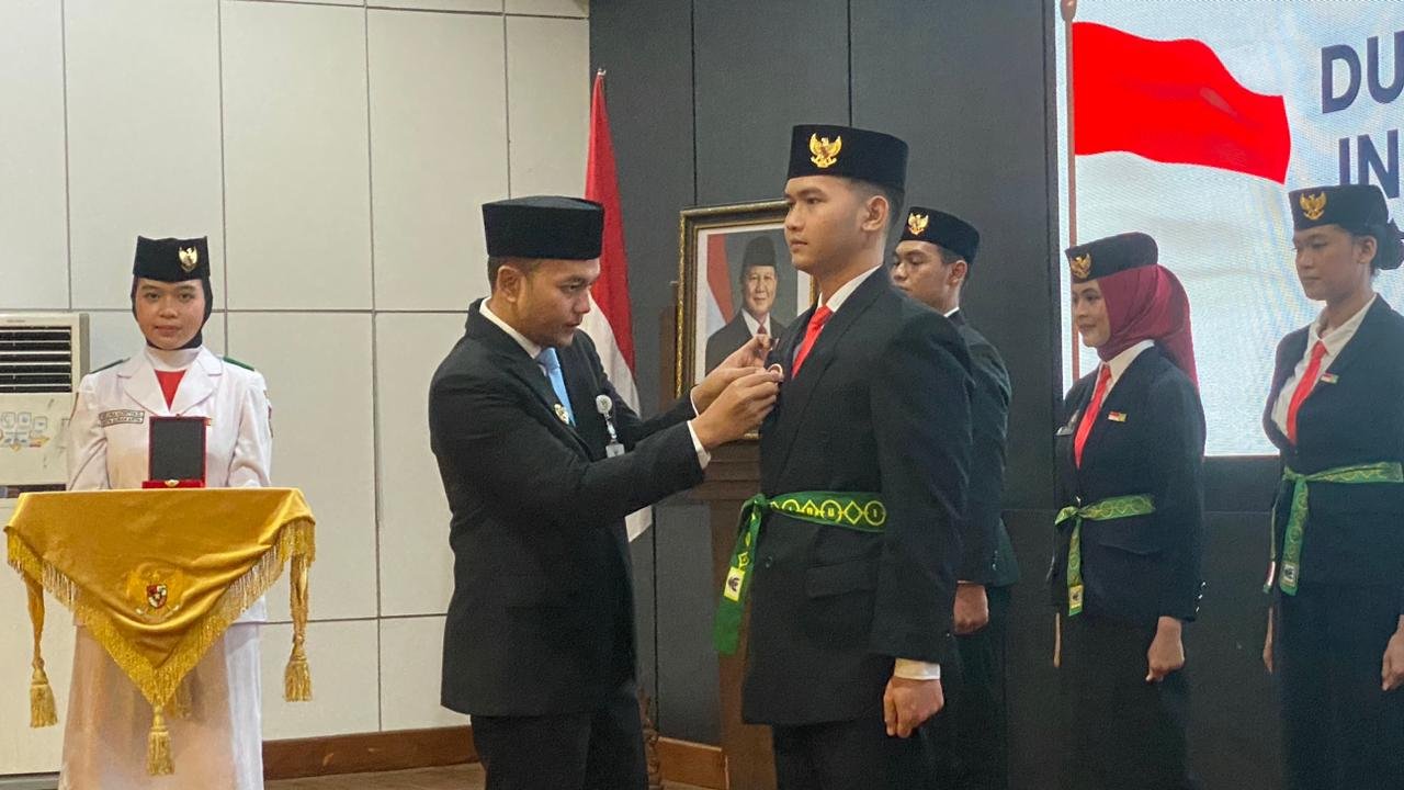 Wali Kota Solo Respati Ardi mengukuhkan Duta Pancasila Paskibraka Indonesia (DPPI) Kota Solo Periode 2026-2030, di Balai Tawangarum Balai Kota Solo, Kamis (5/3/2026).
