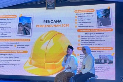 Wali Kota Solo dan Wakil Wali Kota Solo, Respati Ardi-Astrid Widayani, beber pencapaian selama setahun memimpin Solo, saat ngabuburit bareng warga di Monumen Apem Sewu Bantaran Sungai BBWS Bengawan Solo, Jumat (6/3/2026).