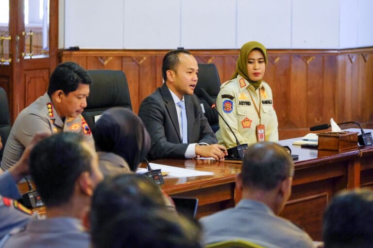 Wali Kota Solo Respati menyampaikan pemaparan layanan Safe House 110 dengan Polresta Surakarta, Rabu (11/3/2026).