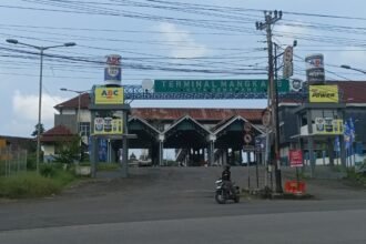 Suasana di pintu masuk Terminal Mangkang, Semarang, masih tampak lengang, Sabtu (14/3/2026). (dul)