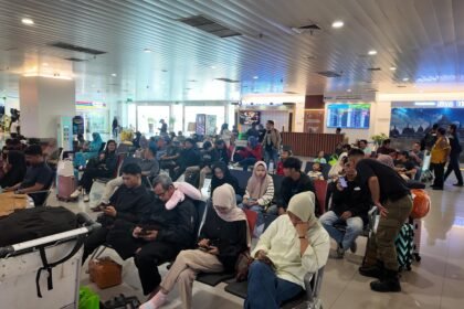 Pengguna angkutan udara memadati area Bandara Ahmad Yani Semarang, Senin (16/3/2026). (ist)