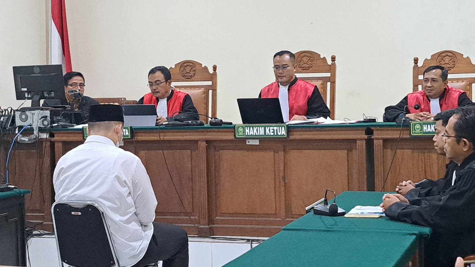 Chiko Radityatama Agung Putra menunduk saat dengar putusan kasus pidananya di PN Semarang, Kamis (5/3/2026). (bae)