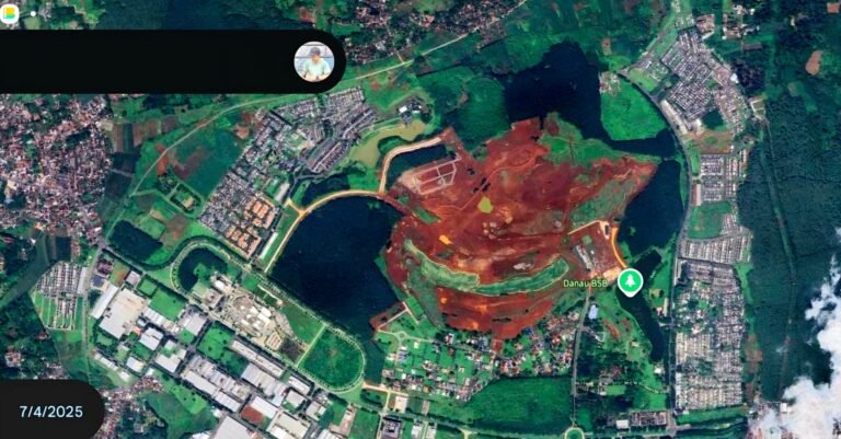 Citra satelit menunjukkan adanya pembukaam lahan di kawasan BSB City. (google earth)