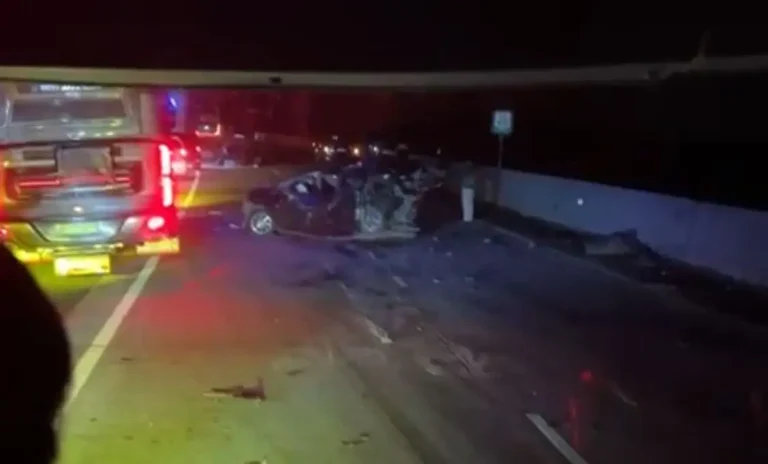 Mobil Calya ringsek setelah terlibat kecelakaan beruntun di Tol Semarang-Solo, Jumat (3//4/2026) dini hari.