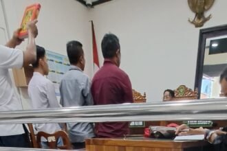 Pihak pengadilan mengambil sumpah 3 saksi dalam sidang tersakwa AKBP Basuki dala. kasus kematian dosen Levi, Senin (6/4/2026). (bae)