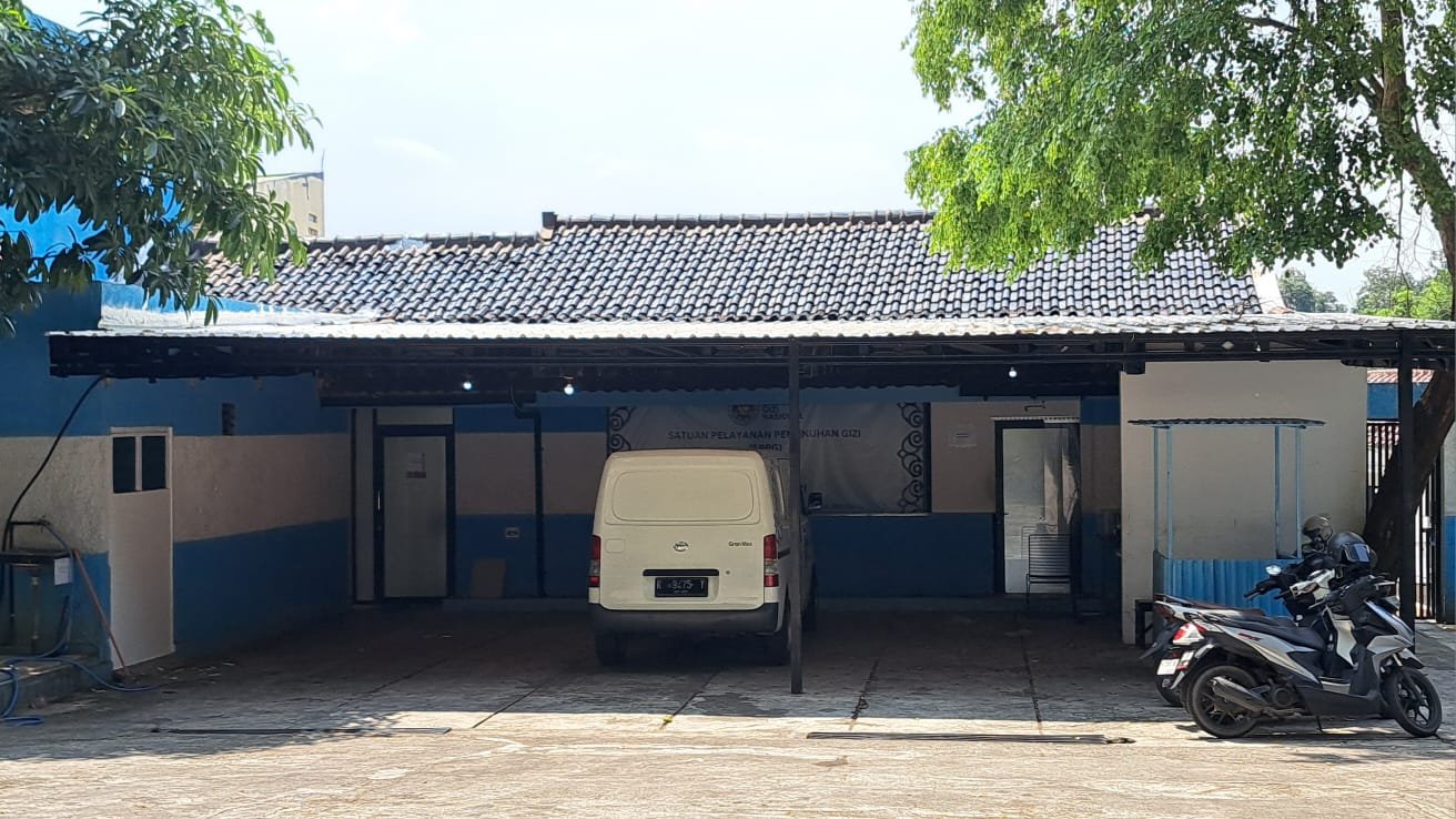 SPPG Lempongsari sepi karena di dalamnya sedang direnovasi pasca sidak. (bae)