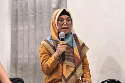 Advokat Evarisan saat diskusi dalam program Titik Kumpul 2 SKS hasil kerja sama Peradi SAI Kota Semarang dan media BacaAja, Rabu (8/4/2026). (bae)
