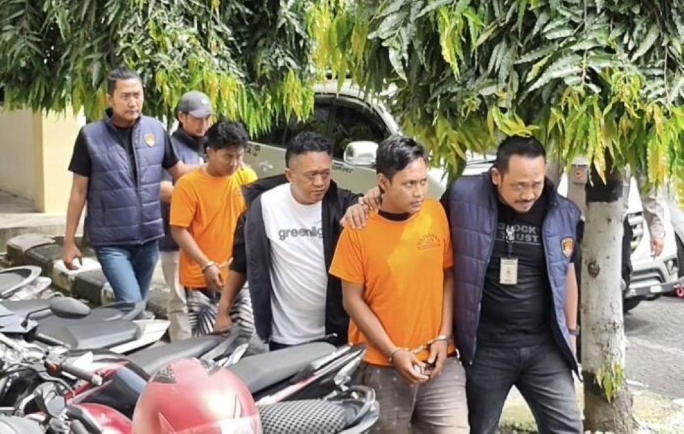 Dua begal sadis yang beraksi di Jl. Halmahera, Semarang, diringkus polisi.