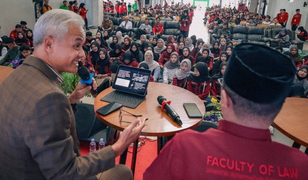 Ganjar Pranowo menjadi pembicara dalam seminar nasional di Universitas Muhammadiyah Kalimantan Timur (UMKT) Samarinda.
