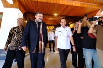 Wali Kota Solo, Respati Ardi menerima kunjungan Duta Besar (Dubes) Iran untuk Indonesia, Mohammad Boroujerdi didampingi pejabat Keduataan Besar Iran, Ali Pahlevani Rad, Amir Rostam Dokht, di kantornya pada Rabu (1/4/2026).