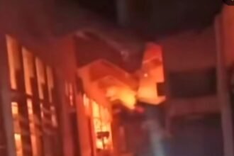 Api melahap ruang lab SMK 5 Semarang. (ist)