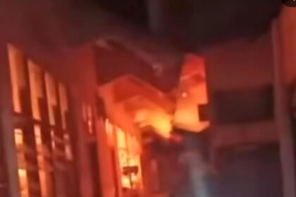 Api melahap ruang lab SMK 5 Semarang. (ist)