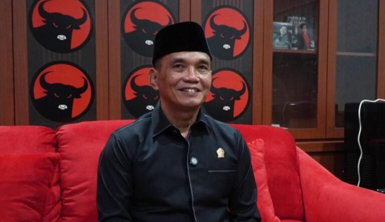 PETINGGI PARPOL - Sekretaris DPD PDIP Jateng, Sumanto. (fhm)