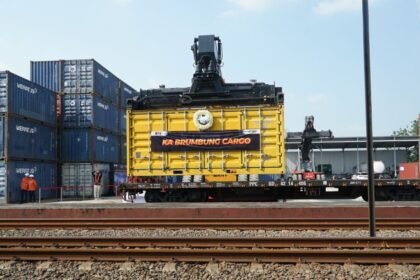 KAI Daop 4 Semarang resmi melepas perjalanan perdana KA Brumbung Cargo, di Stasiun Brumbung, Rabu (16/4/2026). KA Brumbung Cargo ini melayani rute Pasoso, Jakarta sampai Brumbung, Jawa Tengah, bolak-bali, dengan kapasitas angkut mencapai 800 ton. (ist)