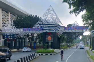 Gapura Undip berdiri di Jalan Prof Soedarto. (google streat view)