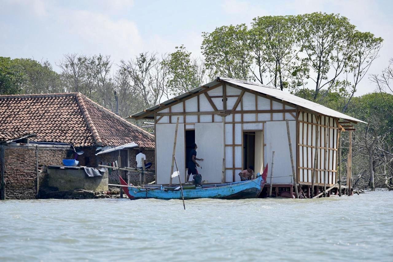 Rumah apung untuk Mak Jah, penjaga kelestarian mangrove di Desa Bedono, Sayung, Demak.