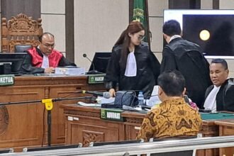 Hotman Paris dan tim mendampingi kliennya, bos Sritex dalam sidang kasus korupsi di Pengadilan Tipikor Semarang, Senin (27/4/2026). (bae)