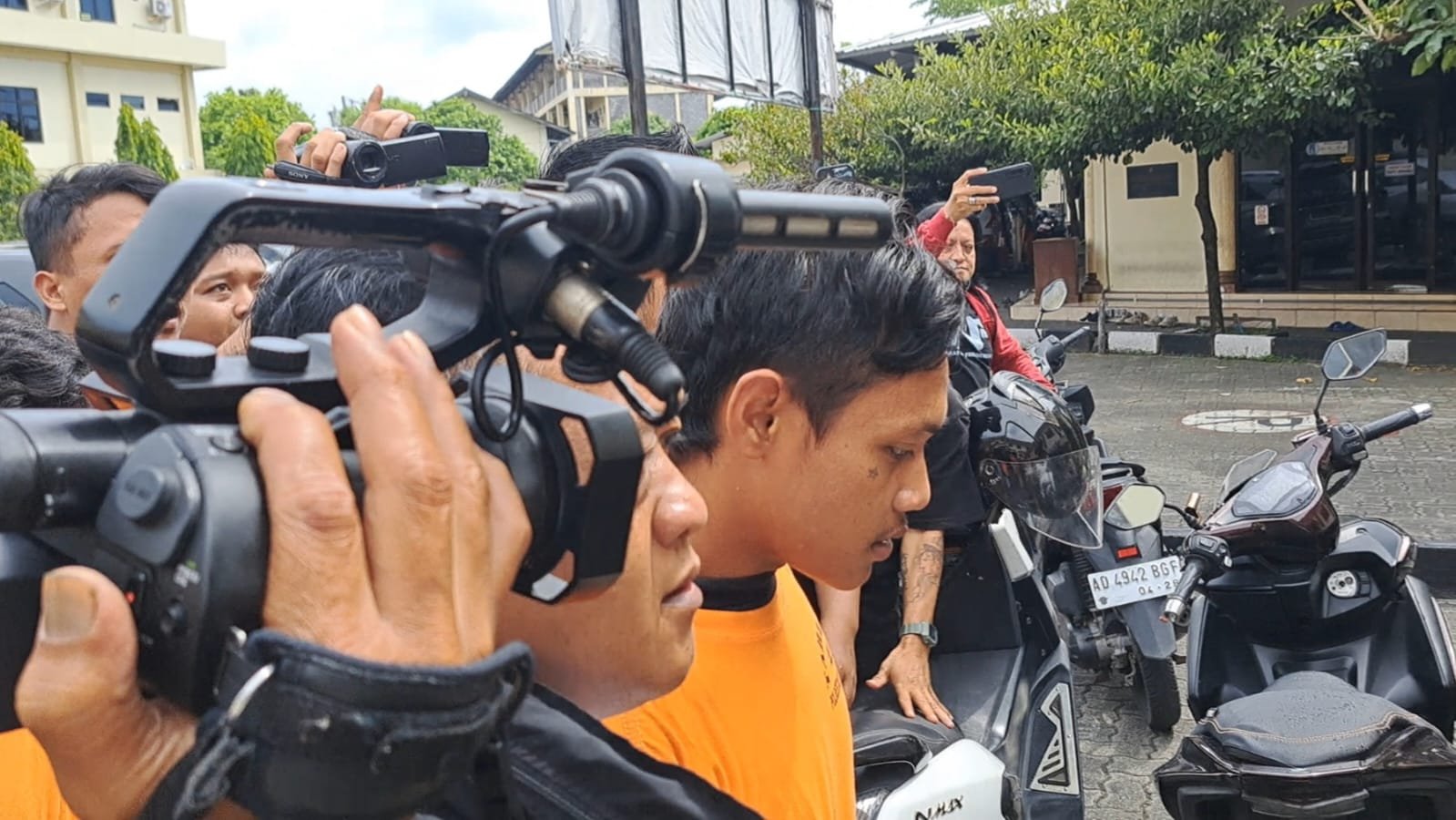 Dito (berkaus tahanan) kembali ditangkap karena menjadi begal di Semarang. (bae)