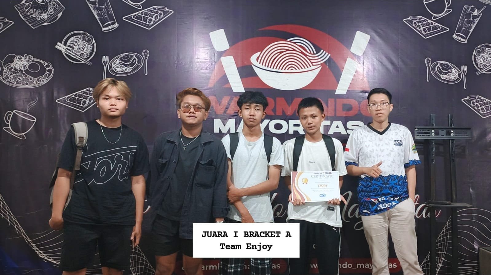 Gamers muda dari Tim Enjoy menangkan Turnamen Free Fire mode Clash Squad 4v4 di Semarang, Minggu (26/4/2026).