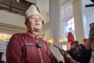 Sekretaris Dinas Kebudayaan dan Pariwisata (Disbudpar) Kota Semarang, Samsul Bahri Siregar berbicara di depan media, Selasa (21/4/2026). (bae)