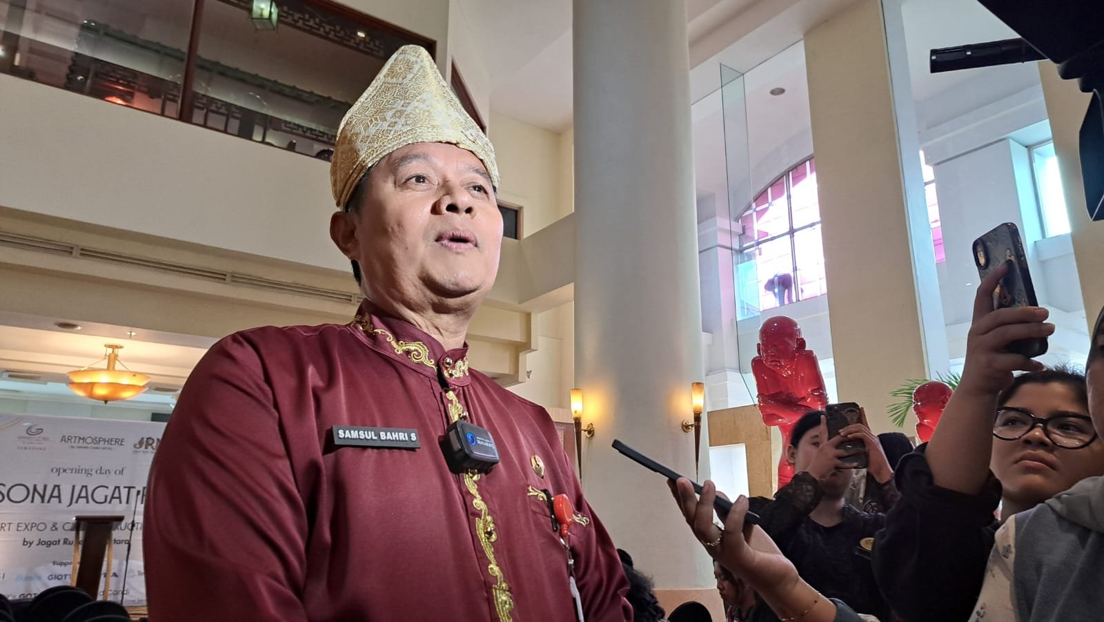 Sekretaris Dinas Kebudayaan dan Pariwisata (Disbudpar) Kota Semarang, Samsul Bahri Siregar berbicara di depan media, Selasa (21/4/2026). (bae)