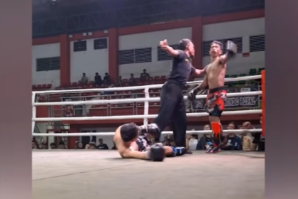 Ahmad Husein Pati tumbang di ring Combat Sport di Simpanglima Purwodadi, Minggu (5/4/2026).