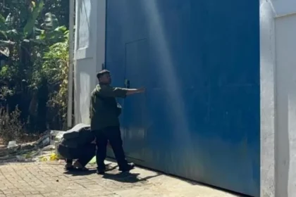 Gudang sepi di Wonolopo, Mijen, Kota Semarang yang dialihfungsikan sebagai pabrika narkoba. Skala produksinya capai 1 ton ekstasi.