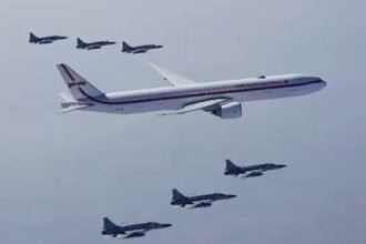 Pesawat Kepresidenan Indonesia dikawal jet tempur Angkatan Udara (AU). (ist)