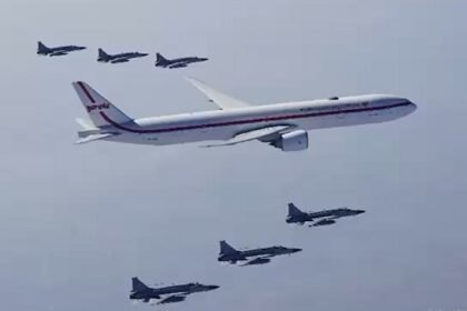 Pesawat Kepresidenan Indonesia dikawal jet tempur Angkatan Udara (AU). (ist)