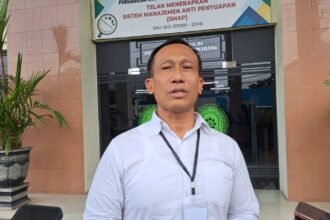 Pengacara keluarga korban, Zainal Petir, mengungkapkan kekecewaan pada Senin (4/5/2026), karena sidang tuntutan AKBP Basuki terus ditunda. (bae)