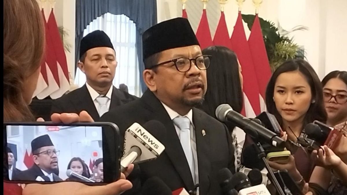 KEPALA BAKOM - Kepala Badan Komunikasi Pemerintah, M Qodari, memberi pernyataan kepada sejumlah awak media. (ist)