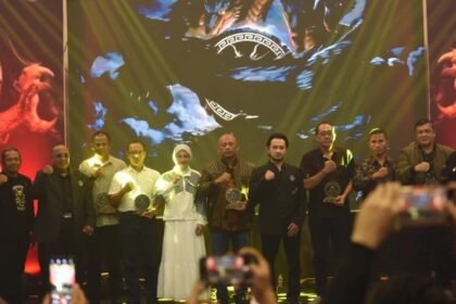 DEKLARASI PENDIRIAN YAKUZA - Wali Kota Kediri Vinanda Prameswati menghadiri deklarasi pendirian Yakuza Maneges, yang diinisiasi dan dideklarasikan oleh cucu Gus Miek, Den Gus Thuba Topo Broto Maneges, pada Minggu (10/5/2026). (ist)