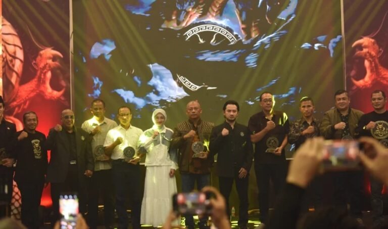 DEKLARASI PENDIRIAN YAKUZA - Wali Kota Kediri Vinanda Prameswati menghadiri deklarasi pendirian Yakuza Maneges, yang diinisiasi dan dideklarasikan oleh cucu Gus Miek, Den Gus Thuba Topo Broto Maneges, pada Minggu (10/5/2026). (ist)