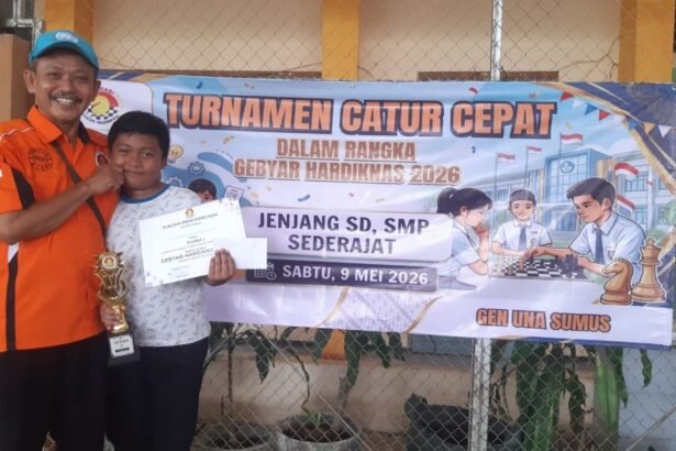 JUARA TURNAMEN CATUR - Siswa SDN 3 Balu, Kecamatan Cepu, Cakti Rajasa Dananjaya Soedarsono, juara turnamen catur tingkat SD se-Kabupaten Blora, pada peringatan Hardiknas. (ist)