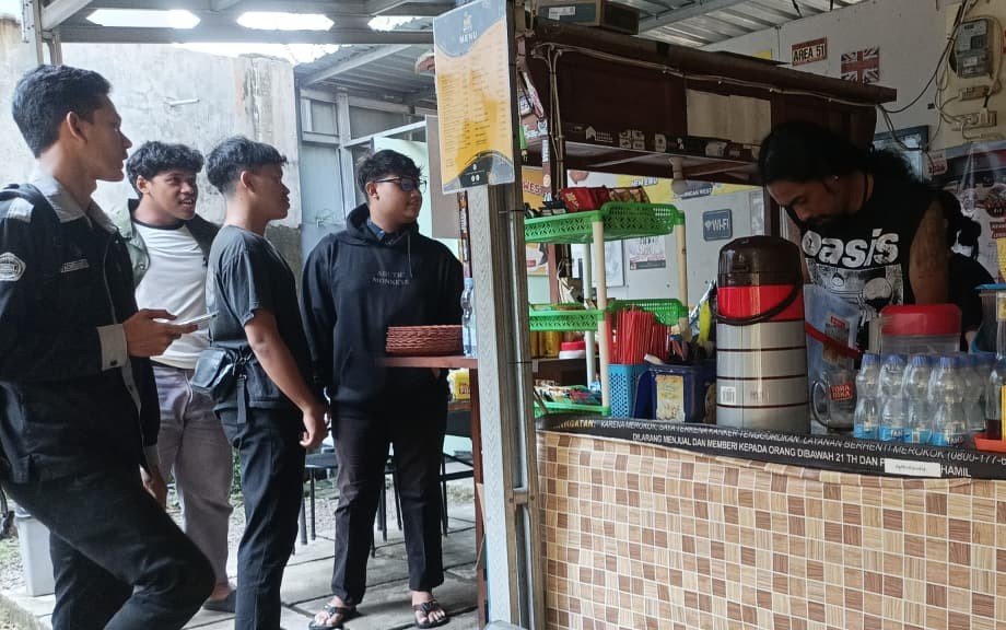 Udin Larahan di Angkringan West Semarang