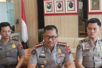SAMPAIKAN KETERANGAN PERS - Kabid Humas Polda Jateng, Kombes Pol Artanto, memberikan keterangan pers kepada awak media. (dul)