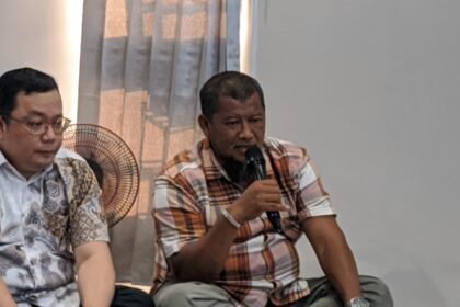 EDUKASI KONSUMEN - Wakil Ketua Badan Penyelesaian Sengketa Konsumen (BPSK) Kota Semarang, Ngargono, menyampaikan edukasi terkait hak-hak konsumen. (dul)