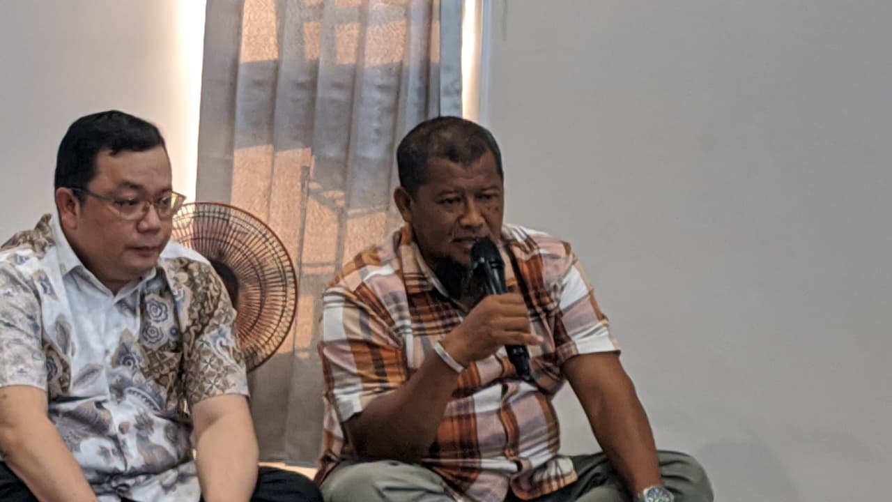 EDUKASI KONSUMEN - Wakil Ketua Badan Penyelesaian Sengketa Konsumen (BPSK) Kota Semarang, Ngargono, menyampaikan edukasi terkait hak-hak konsumen. (dul)