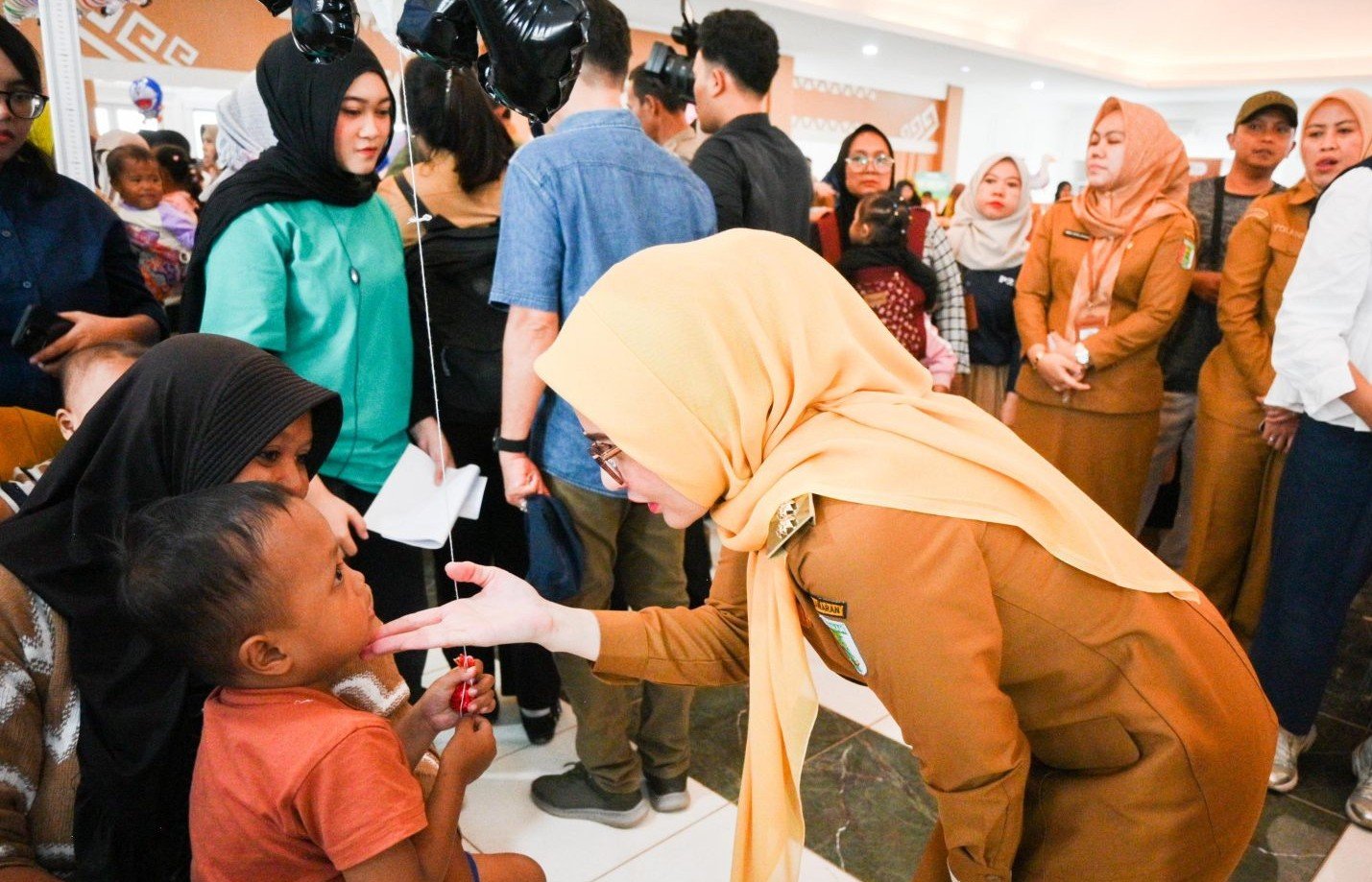 EDUKASI PENTINGNYA IMUNISASI - Kemenkes RI gandeng Pemkab Pesawaran, Lampung, menggalakkan edukasi pentingnya imunisasi untuk tumbuh kembang anak. (ist)