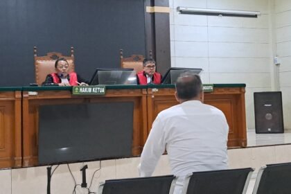 MENGADILI BASUKI--Majelis hakim PN Semarang membacakan putusan terdakwa Basuki di kasus kematian dosen Untag. (bae)