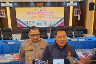 SAMPAIKAN KETERANGAN - Dirreskrimsus Polda Jateng Kombes Pol Djoko Susilo menyampaikan keterangan dalam konferensi pers dugaan penghimpunan dana ilegal yang dijalankan Koperasi Bahana Lintas Nusantara (BLN) di Markas Direktorat Reserse Kriminal Khusus Polda Jateng, Kamis (21/5/2026). (eka)