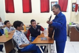 GURU KEREN - Sri Husodo, guru seni musik SMP Nasima Semarang yang akrab dipanggil Dodo, jadi juara pertama lomba cipta lagu atau mars MTQ nasional yang digelar Kementerian Agama RI. (ist)