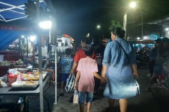 PASAR JUMAT - Keramaian Pasar Jumat di Semarang Zoo jelang malam hari, Jumat (22/5/2026). (dul)