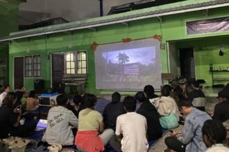 NOBAR - Penonton antusias menyaksikan nonton bareng film Pesta Babi di Semarang, yang juga dihadiri oleh sejumlah mahasiswa asal Papua, Sabtu (23/5/2026). (dul)