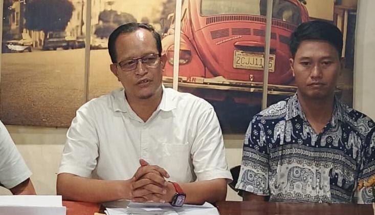 DAMPINGI KORBAN--Kuasa hukum korban, Sukarman (kiri) menjelaskam kasus dugaan penganiayaan petinggi HIPMI Jateng. (ist)